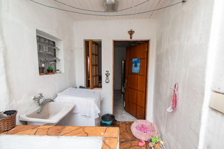 Casa à venda com 168m², 5 quartos e 1 vaga Casa à venda com 168m², 5 quartos e 1 vagaÁrea de serviço - casa 1