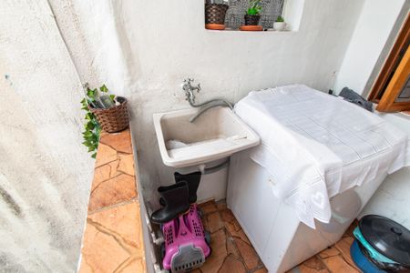 Casa à venda com 168m², 5 quartos e 1 vaga Casa à venda com 168m², 5 quartos e 1 vagaÁrea de serviço - casa 1