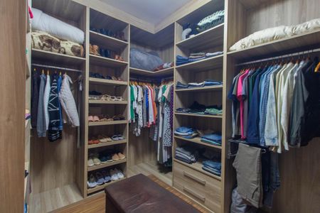Casa à venda com 300m², 3 quartos e 3 vagasCloset da suíte