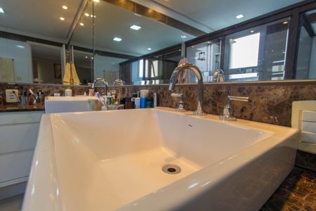 Casa à venda com 300m², 3 quartos e 3 vagasBanheiro da Suíte