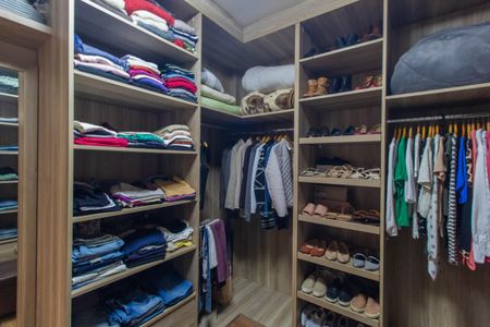 Casa à venda com 300m², 3 quartos e 3 vagasCloset da suíte