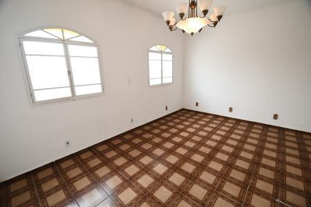 Casa à venda com 200m², 3 quartos e 3 vagasSala