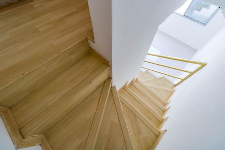 Casa de condomínio para alugar com 103m², 2 quartos e 1 vagaEscada