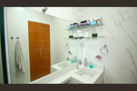 Casa à venda com 110m², 3 quartos e 2 vagasBanheiro