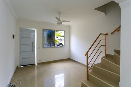 Sala de casa de condomínio para alugar com 2 quartos, 103m² em Campo Limpo, São Paulo