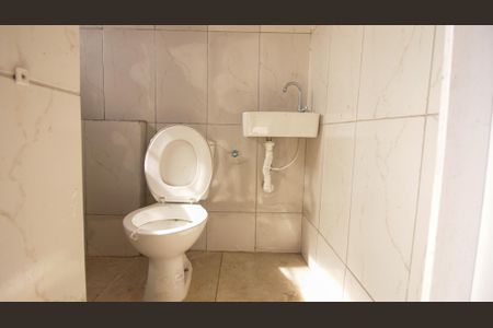 Casa à venda com 470m², 2 quartos e 2 vagasBanheiro de Serviço