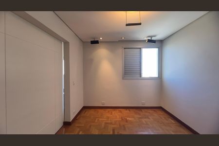 Apartamento para alugar com 127m², 3 quartos e 3 vagas Apartamento para alugar com 127m², 3 quartos e 3 vagasQuarto