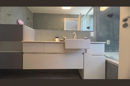 Apartamento para alugar com 127m², 3 quartos e 3 vagas Apartamento para alugar com 127m², 3 quartos e 3 vagasBanheiro da Suíte