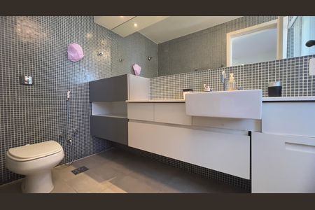 Apartamento para alugar com 127m², 3 quartos e 3 vagas Apartamento para alugar com 127m², 3 quartos e 3 vagasBanheiro da Suíte
