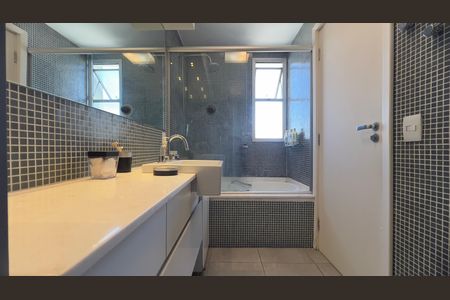 Apartamento para alugar com 127m², 3 quartos e 3 vagas Apartamento para alugar com 127m², 3 quartos e 3 vagasBanheiro da Suíte