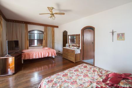 Casa à venda com 444m², 4 quartos e 4 vagasSuíte 1