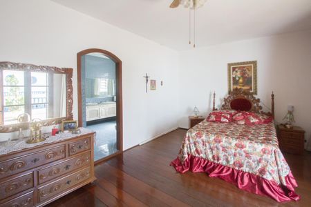 Casa à venda com 444m², 4 quartos e 4 vagasSuíte 1