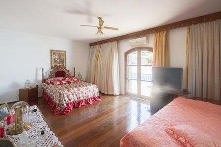 Casa à venda com 444m², 4 quartos e 4 vagasSuíte 1