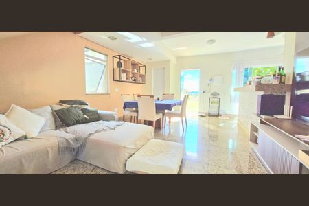 Casa à venda com 260m², 3 quartos e 2 vagas Casa à venda com 260m², 3 quartos e 2 vagasSala