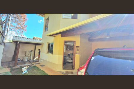 Casa à venda com 260m², 3 quartos e 2 vagas Casa à venda com 260m², 3 quartos e 2 vagasFachada interna