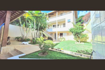 Casa à venda com 260m², 3 quartos e 2 vagas Casa à venda com 260m², 3 quartos e 2 vagasQuintal