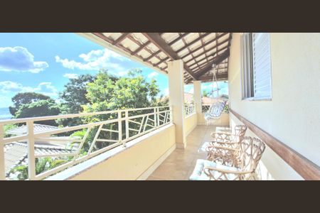 Casa à venda com 260m², 3 quartos e 2 vagas Casa à venda com 260m², 3 quartos e 2 vagasVaranda segundo andar