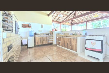 Casa à venda com 260m², 3 quartos e 2 vagas Casa à venda com 260m², 3 quartos e 2 vagasChurrasqueira