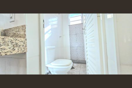 Casa à venda com 260m², 3 quartos e 2 vagas Casa à venda com 260m², 3 quartos e 2 vagasLavabo externo