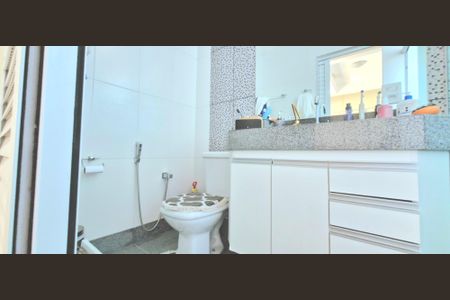 Casa à venda com 260m², 3 quartos e 2 vagas Casa à venda com 260m², 3 quartos e 2 vagasBanheiro suíte 1