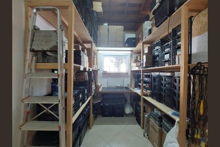 Casa à venda com 600m², 4 quartos e 6 vagasDeposito