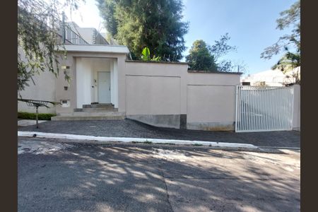 Casa à venda com 600m², 4 quartos e 6 vagasFachada