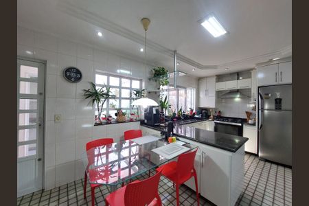 Casa à venda com 600m², 4 quartos e 6 vagasCozinha