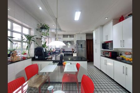 Casa à venda com 600m², 4 quartos e 6 vagasCozinha