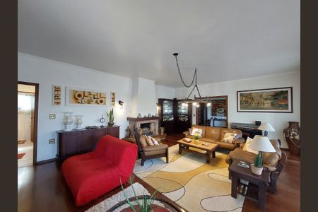 Casa à venda com 600m², 4 quartos e 6 vagasSala