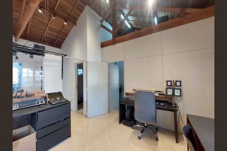 Casa à venda com 600m², 4 quartos e 6 vagasStudio