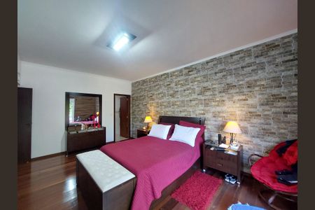 Casa à venda com 600m², 4 quartos e 6 vagasQuarto 1