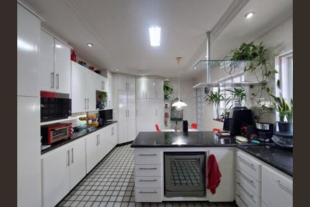 Casa à venda com 600m², 4 quartos e 6 vagasCozinha