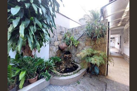 Casa à venda com 600m², 4 quartos e 6 vagasFonte de d'água - Quintal