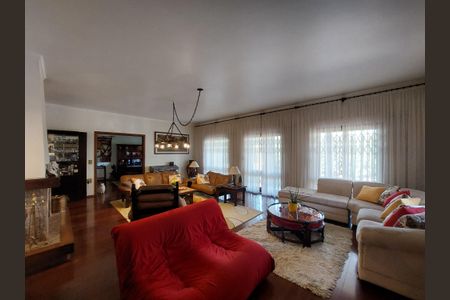 Casa à venda com 600m², 4 quartos e 6 vagasSala