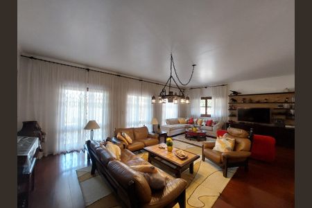 Casa à venda com 600m², 4 quartos e 6 vagasSala