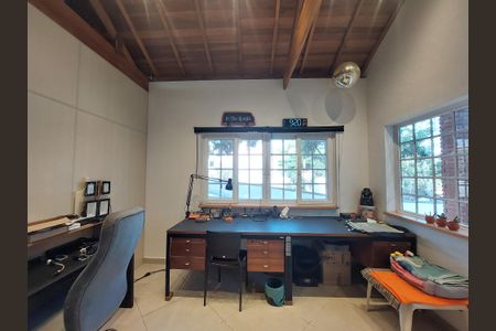 Casa à venda com 600m², 4 quartos e 6 vagasStudio