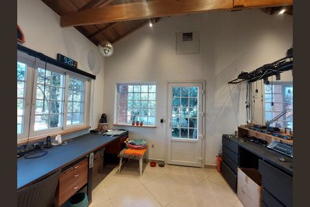 Casa à venda com 600m², 4 quartos e 6 vagasStudio