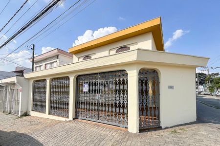 Casa para alugar com 240m², 3 quartos e 2 vagasFachada + plaquinha