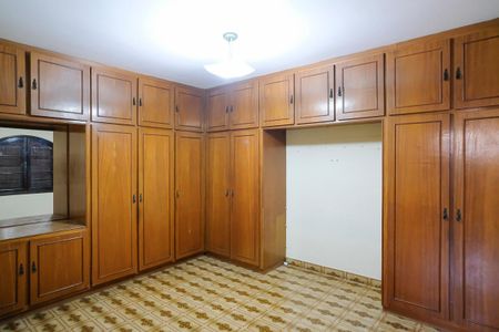 Casa para alugar com 240m², 3 quartos e 2 vagasSuíte