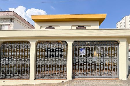 Casa para alugar com 240m², 3 quartos e 2 vagasFachada + plaquinha