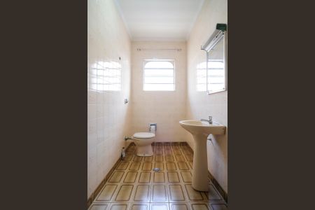 Casa para alugar com 240m², 3 quartos e 2 vagasBanheiro