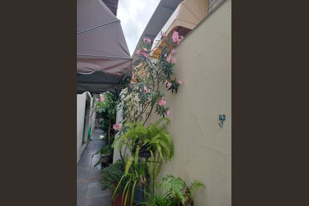 Casa à venda com 100m², 3 quartos e 2 vagasEntrada lateral