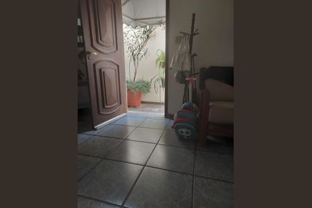 Casa à venda com 100m², 3 quartos e 2 vagasSala