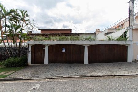 Casa para alugar com 700m², 6 quartos e 8 vagasFachada