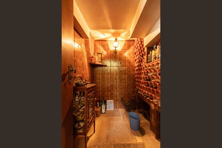 Casa para alugar com 700m², 6 quartos e 8 vagasAdega - Sala 3