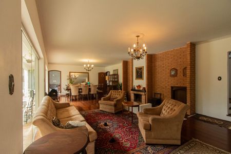 Casa para alugar com 700m², 6 quartos e 8 vagasSala