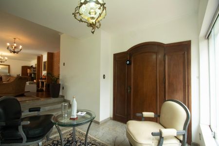 Casa para alugar com 700m², 6 quartos e 8 vagasSala