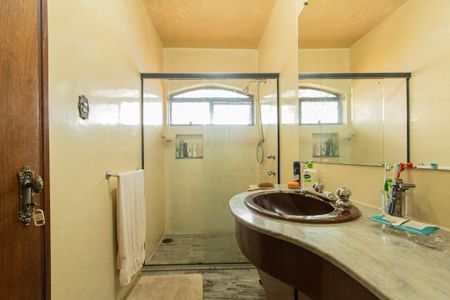 Casa para alugar com 700m², 6 quartos e 8 vagasBanheiro Suíte 2