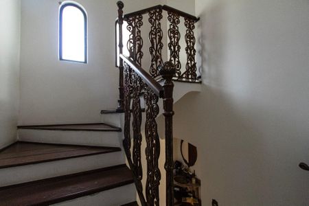 Casa para alugar com 700m², 6 quartos e 8 vagasEscada