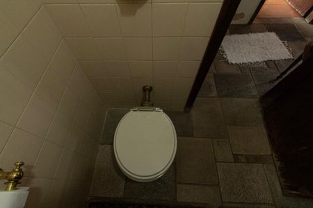 Casa para alugar com 700m², 6 quartos e 8 vagasBanheiro Social